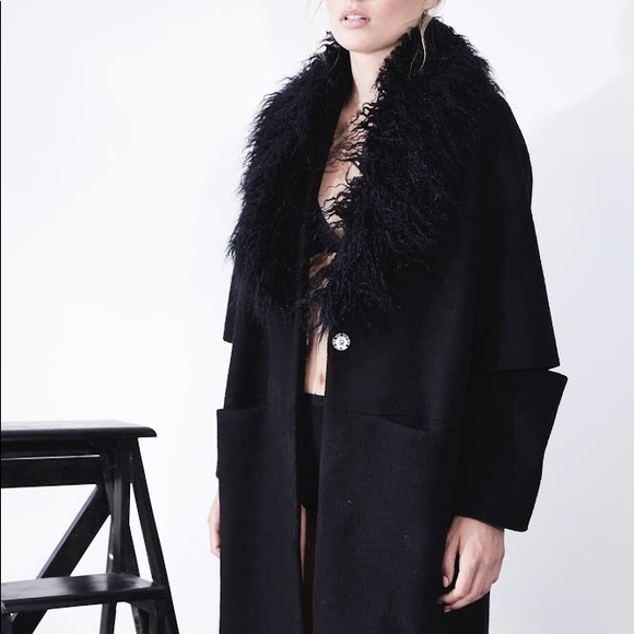 Elliatt Jackets & Blazers - Elliatt Black Coat Jacket with Faux Fur - Small